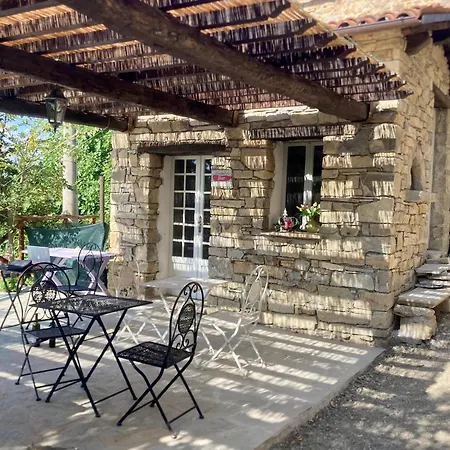 Doubledot Bed & Breakfast 4*